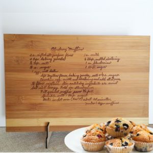 personalised-engraved-handwritten-cutting-board-mothers-birthday-family-gift-02